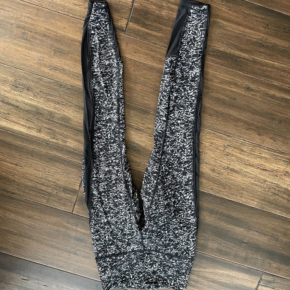 Lululemon Black & White Pattern Leggings - Size 4